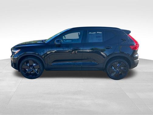 Ultra Black 2026 Volvo XC40 B5 Ultra Black Edition