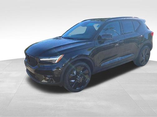 Ultra Black 2026 Volvo XC40 B5 Ultra Black Edition