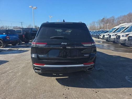 2022 Jeep Grand Cherokee Summit