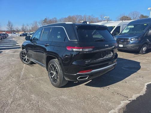 2022 Jeep Grand Cherokee Summit