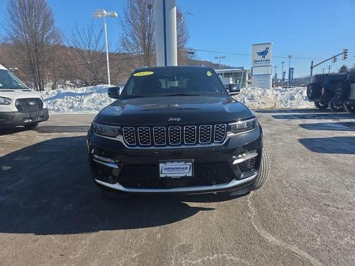 2022 Jeep Grand Cherokee Summit