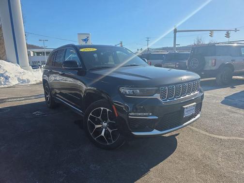 2022 Jeep Grand Cherokee Summit