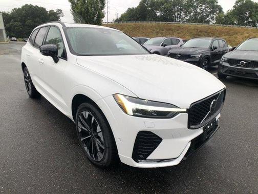 2026 Volvo XC60 B5 Plus