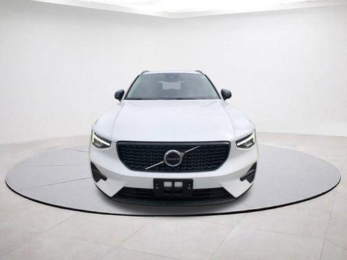 2026 Volvo XC40 B5 Core