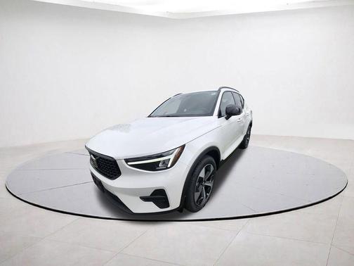 2026 Volvo XC40 B5 Core