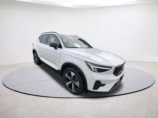 2026 Volvo XC40 B5 Core