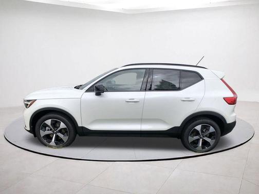 2026 Volvo XC40 B5 Core