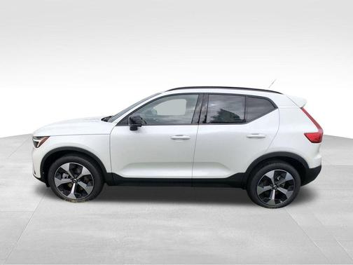 2026 Volvo XC40 B5 Core