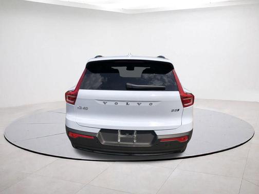 2026 Volvo XC40 B5 Plus