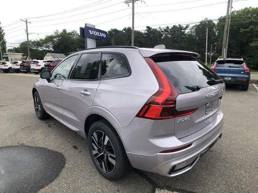 2026 Volvo XC60 PLUS