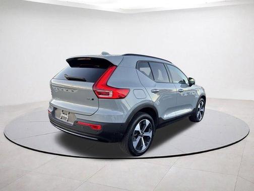 2025 Volvo XC40 B5 Plus Dark Theme