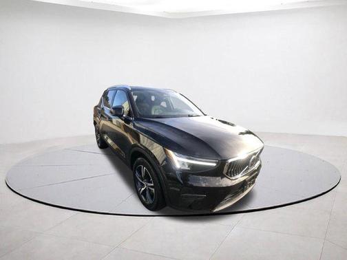 2025 Volvo XC40 B5 Core Bright Theme
