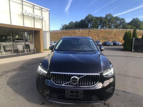 2025 Volvo XC40 B5 Core Bright Theme