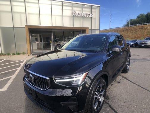 2025 Volvo XC40 B5 Core Bright Theme