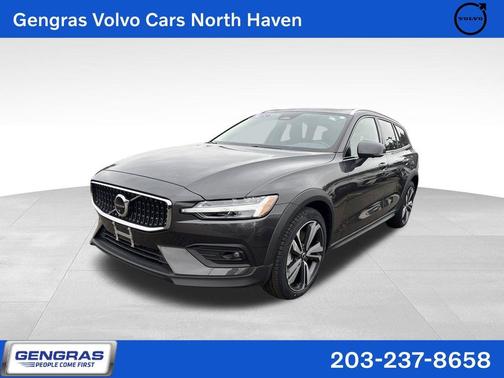2025 Volvo V60 Cross Country B5 Plus