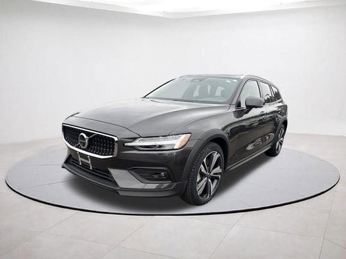 2025 Volvo V60 Cross Country B5 Plus