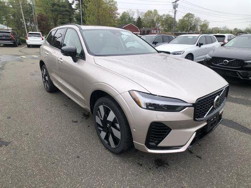 2025 Volvo XC60 Plug-In Hybrid T8 Plus