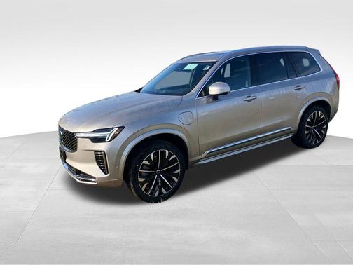 Bright 2026 Volvo XC90 Plug-In Hybrid T8 Plus 7-Seater
