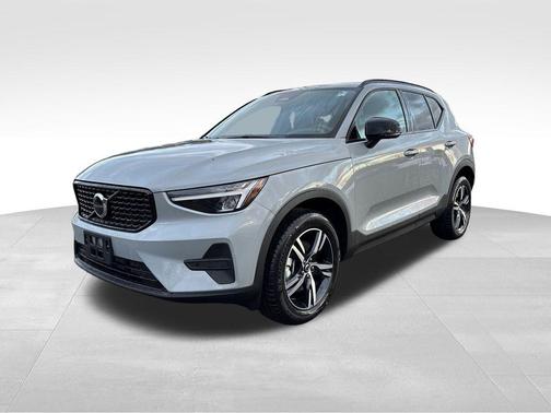 2026 Volvo XC40 B5 Core