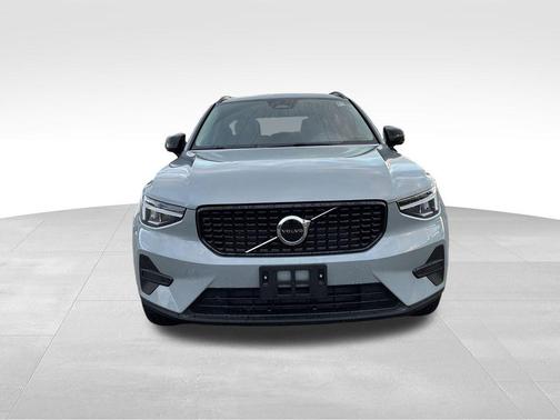2026 Volvo XC40 B5 Core