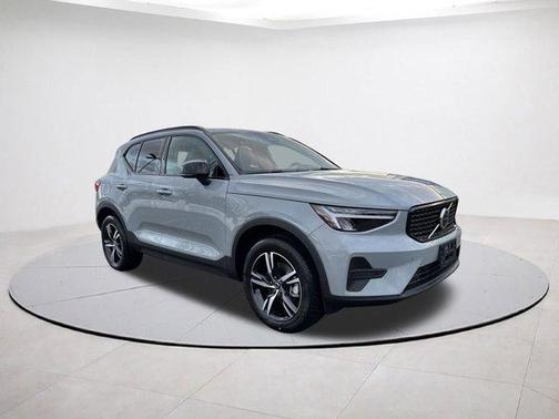 2026 Volvo XC40 B5 Core
