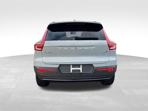2026 Volvo XC40 B5 Core