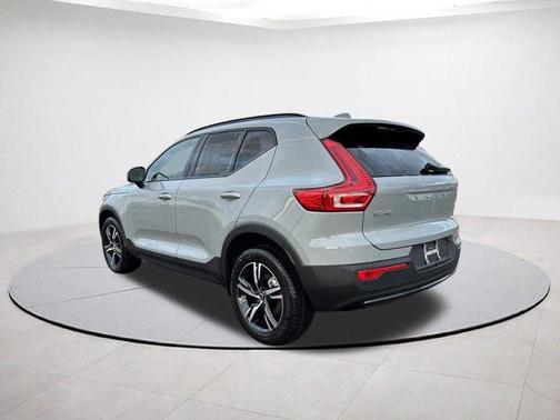 2026 Volvo XC40 B5 Core