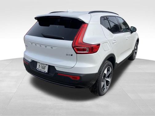 2026 Volvo XC40 B5 Plus