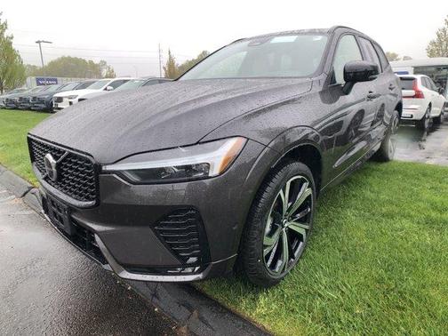 2025 Volvo XC60 B5 Ultra