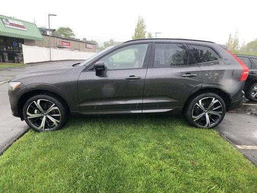 2025 Volvo XC60 B5 Ultra