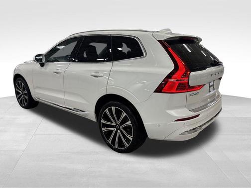 Crystal White Metallic 2023 Volvo XC60 B5 Ultimate Bright Theme