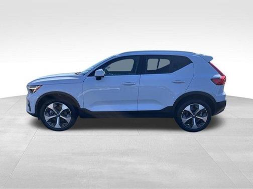 Cloud 9 White 2024 Volvo XC40 B5 Plus Bright Theme