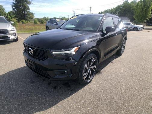 2022 Volvo XC40 T5 R-Design
