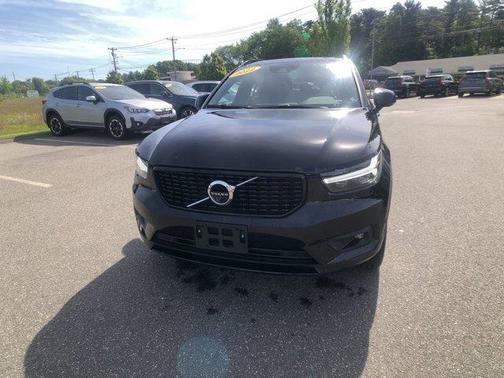 2022 Volvo XC40 T5 R-Design