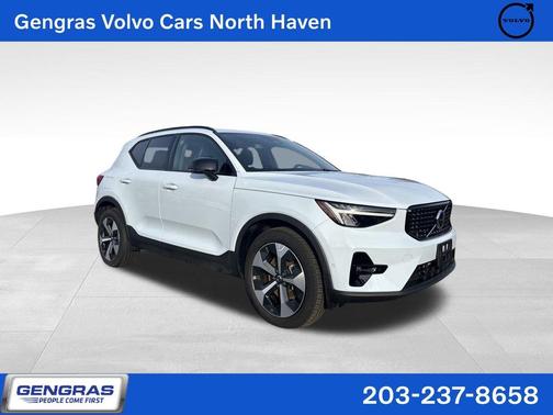 2025 Volvo XC40 B5 Plus Dark Theme