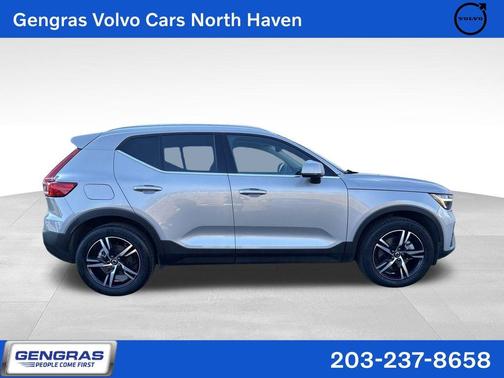 2025 Volvo XC40 B5 Core Bright Theme