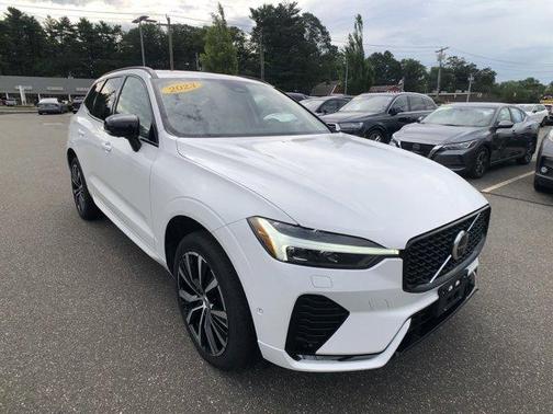 2023 Volvo XC60 B5 Plus Dark Theme