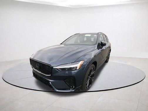 2026 Volvo XC60 B5 Ultra Black Edition
