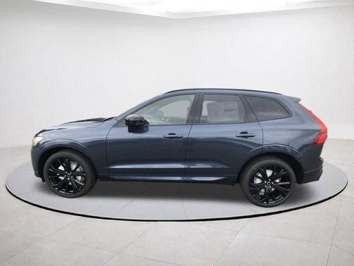 2026 Volvo XC60 B5 Ultra Black Edition