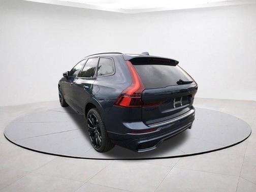 2026 Volvo XC60 B5 Ultra Black Edition