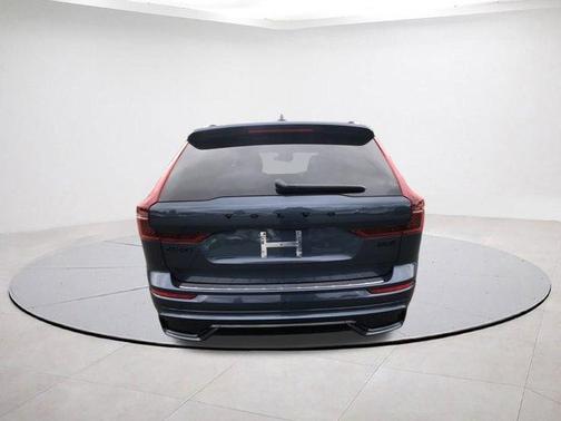 2026 Volvo XC60 B5 Ultra Black Edition