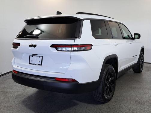 Bright White Clearcoat 2026 Jeep Grand Cherokee L Altitude