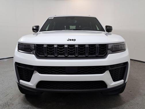 Bright White Clearcoat 2026 Jeep Grand Cherokee L Altitude