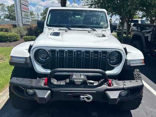 Bright White Clearcoat 2024 Jeep Wrangler Rubicon