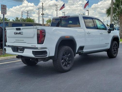 Summit White 2024 GMC Sierra 3500 AT4
