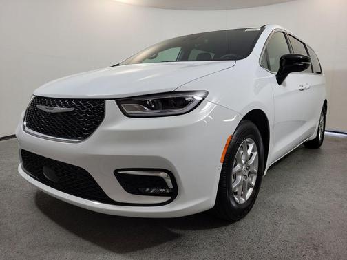 Bright White Clearcoat 2026 Chrysler Pacifica L
