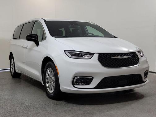Bright White Clearcoat 2026 Chrysler Pacifica L