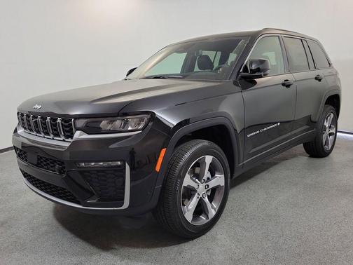 Diamond Black Crystal Pearlcoat 2026 Jeep Grand Cherokee Limited