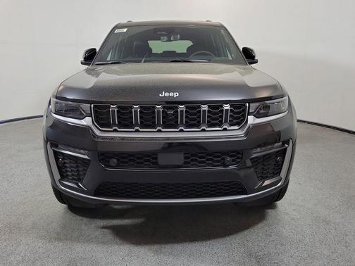 Diamond Black Crystal Pearlcoat 2026 Jeep Grand Cherokee Limited