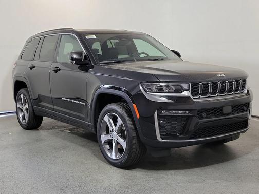 Diamond Black Crystal Pearlcoat 2026 Jeep Grand Cherokee Limited